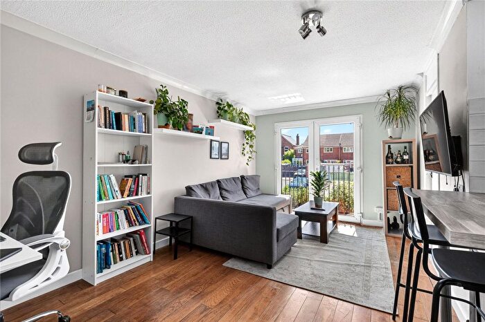 1 Bedroom Maisonette For Sale In Green Lane, Addlestone, Surrey, KT15