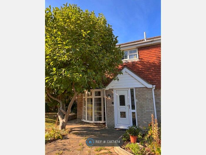 3 Bedroom Semi-Detached House To Rent In Laxton Way, Faversham, ME13