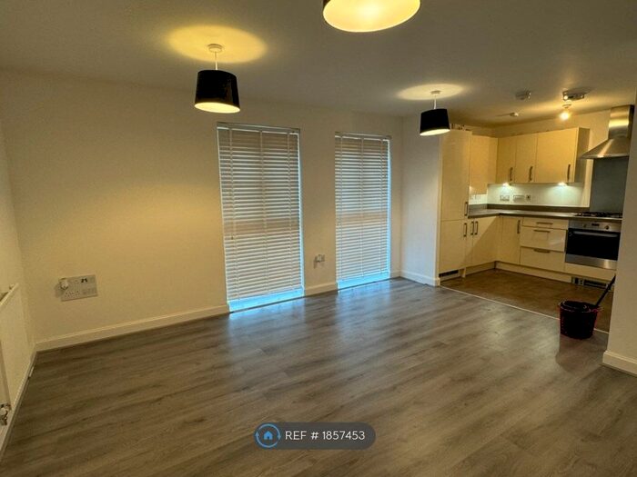 2 Bedroom Flat To Rent In Strachan House, Wellesley, Aldershot, GU11