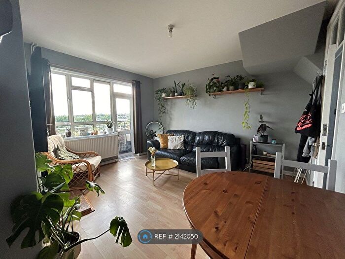 2 Bedroom Maisonette To Rent In Sussex Close, London, N19