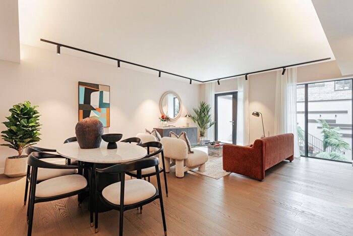 2 Bedroom Flat For Sale In Chapter House, Covent Garden, WC2B