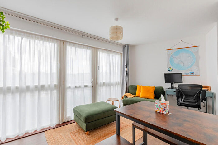 1 Bedroom Flat To Rent In Limehouse Lodge, London, E5