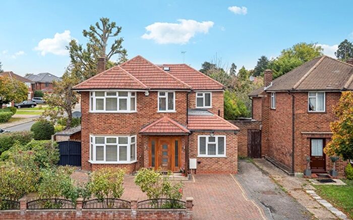 4 Bedroom Detached House For Sale In Cedar Drive, Hatch End, HA5