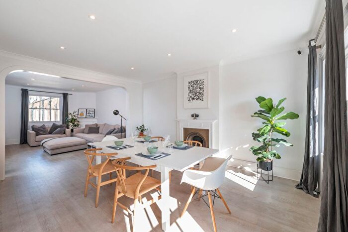 3 Bedroom Property For Sale In Clifton Place, Hyde Park, W2