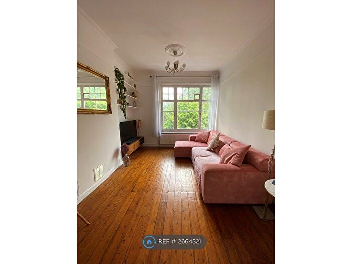 2 Bedroom Flat To Rent In West Bank, London, N16
