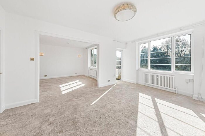 3 Bedroom Flat To Rent In Heathway Court, Finchley Road, NW3