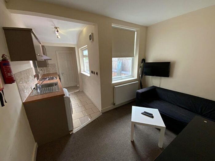 1 Bedroom Terraced House To Rent In Windermere Road, Forest Fields, Nottingham, NG7