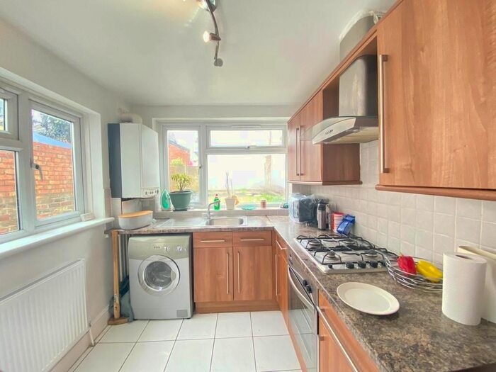 1 Bedroom End Of Terrace House To Rent In Calderon Road, London, E11