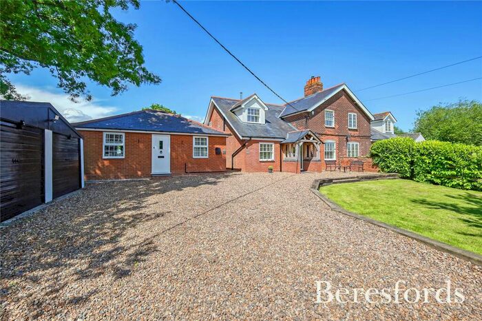 4 Bedroom Semi-Detached House For Sale In Little Farm Cottages, Buttsbury, CM4