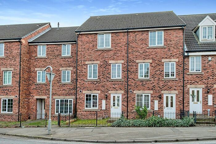 4 Bedroom Detached House To Rent In Holywell Lane, Castleford, West Yorkshire, WF10