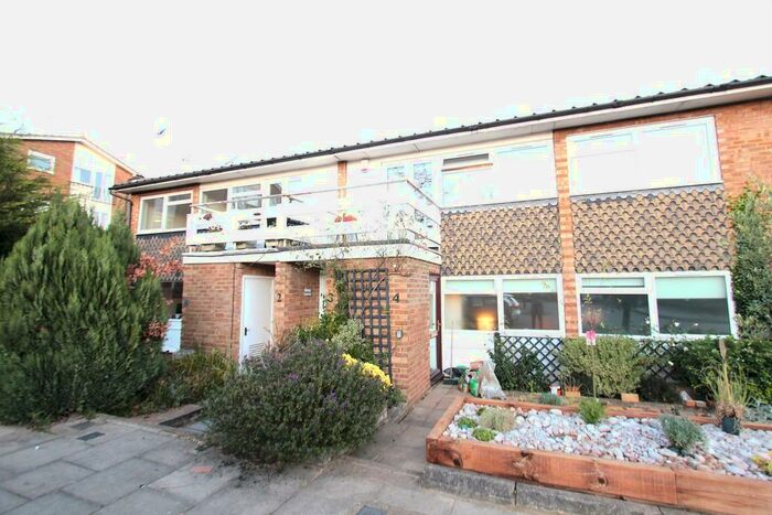 2 Bedroom Apartment To Rent In Highfield Court, London, N14