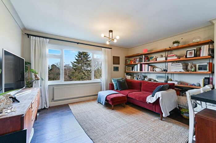 2 Bedroom Flat For Sale In Wickham Road, Beckenham, BR3