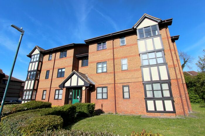 1 Bedroom Flat For Sale In Middleham Court, Osbourne Road, Dartford, DA2