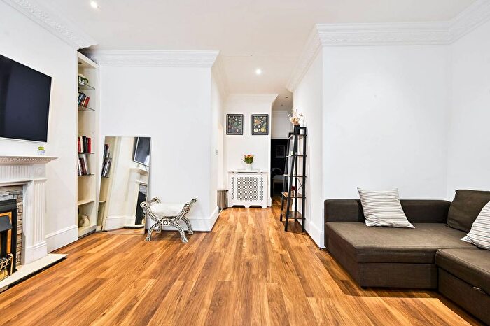 2 Bedroom Flat For Sale In Collingham Place, Earls Court, London, SW5