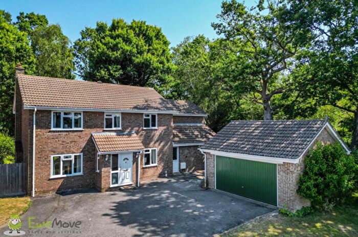 5 Bedroom Detached House For Sale In Hamble Drive, Tadley, Hampshire, RG26