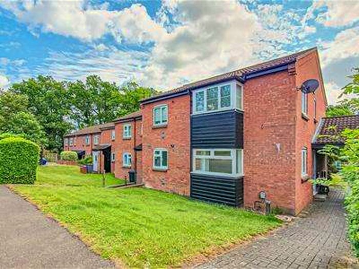 2 Bedroom Flat To Rent In Temple Court, Bengeo, SG14