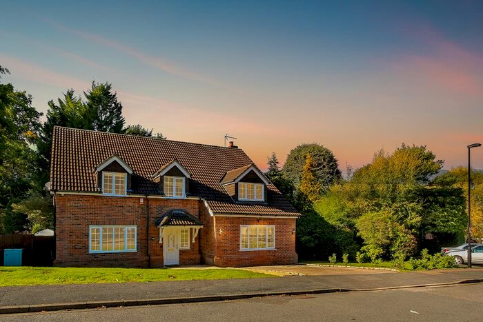 5 Bedroom Detached House To Rent In Boxford Close, South Croydon, Surrey, CR2