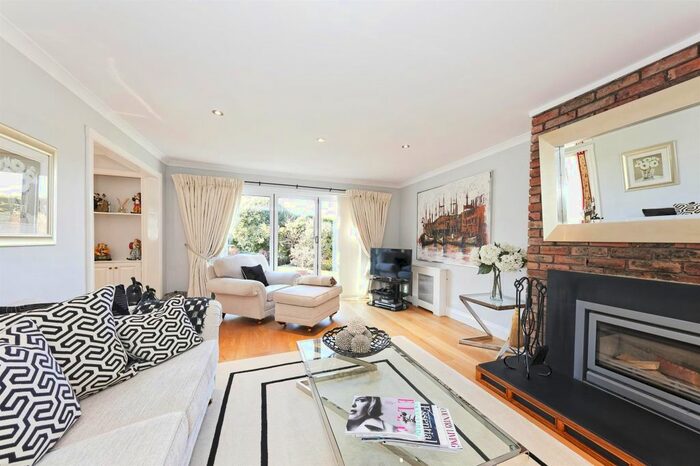 3 Bedroom Detached House For Sale In Hogbens Hill, Selling, Faversham, ME13