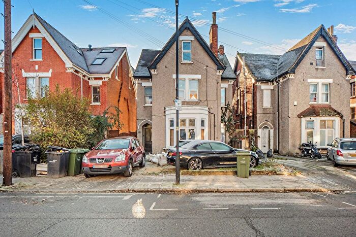 2 Bedroom Flat For Sale In Gleneldon Road, London, SW16