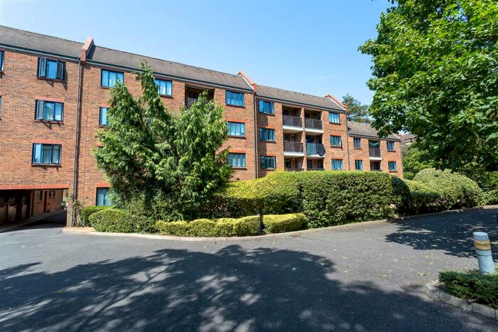 2 Bedroom Apartment To Rent In Worcester Road, Sutton, SM2