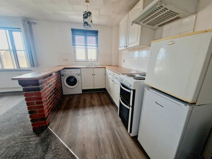 1 Bedroom Flat To Rent In London Road, Grays, Essex, RM17
