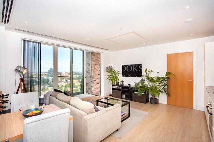 2 Bedroom Apartment To Rent In Rainier Apartments, Cherry Orchard Road, Croydon, CR0