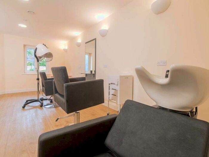 2 Bedroom Flat To Rent In Ilex Close, Llanishen, Cardiff, CF14