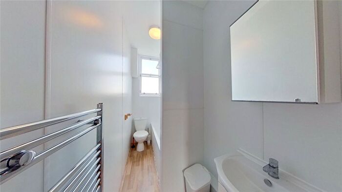 4 Bedroom Flat To Rent In Morningside Road, Edinburgh, EH10