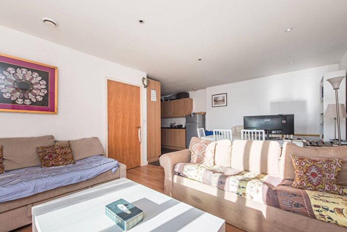 3 Bedroom Flat For Sale In East Drive, Colindale, London, NW9