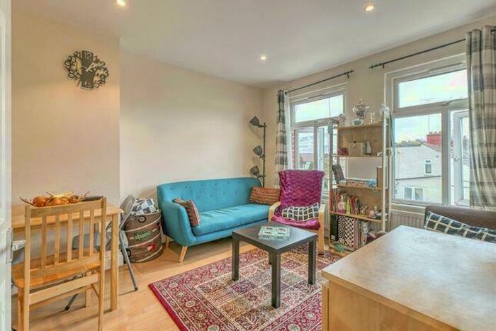 2 Bedroom Apartment To Rent In Finchley Road, Hampstead Garden Suburbs, NW11