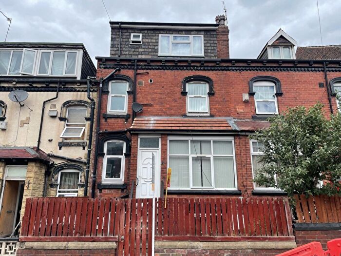3 Bedroom Terraced House For Sale In Luxor Street, Leeds, LS8
