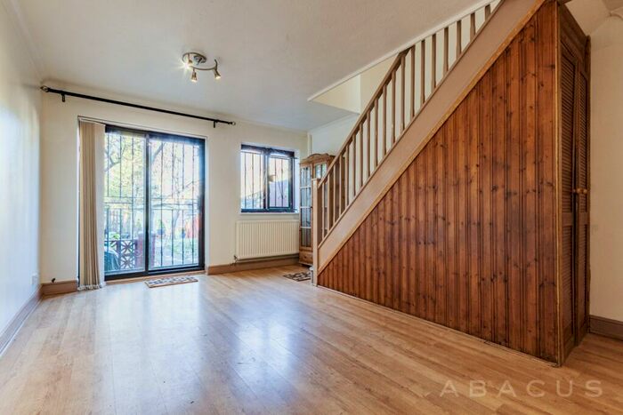 2 Bedroom House To Rent In Westcroft Close, Cricklewood, NW2