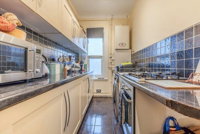 2 Bedroom Flat To Rent In Mellison Road, Tooting, London, SW17