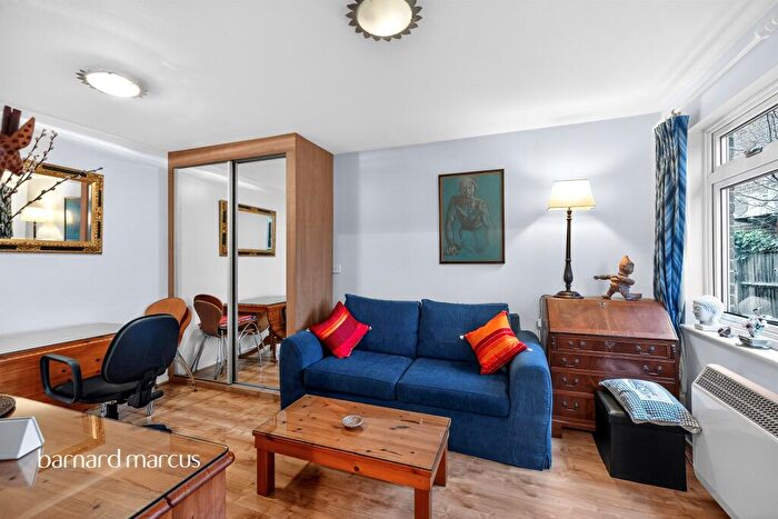 Studio For Sale In Westcott Road, London, SE17