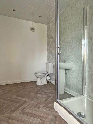 1 Bedroom Flat To Rent In Flat At The Beehive, Saltaire Road, Shipley, BD18