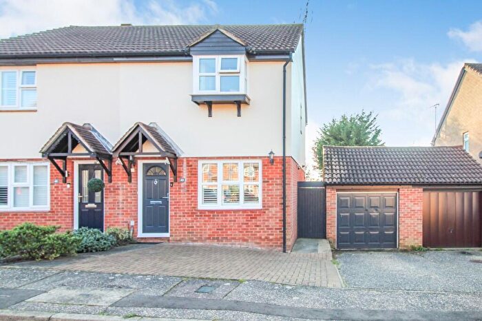 3 Bedroom Semi Detached House For Sale In Thornborough Avenue, CM3