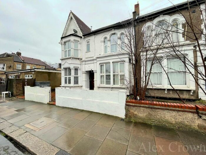 Studio To Rent In Langham Road, Harringay, N15