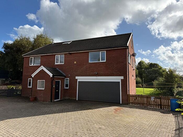 4 Bedroom Detached House For Sale In Cedar Close, Todmorden, OL14