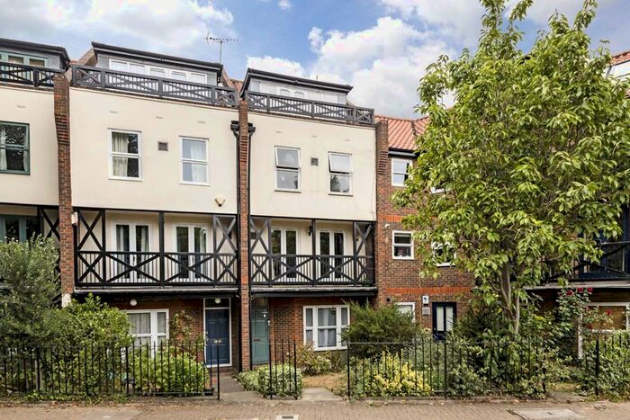 5 Bedroom Property To Rent In Mill Plat, Isleworth, TW7