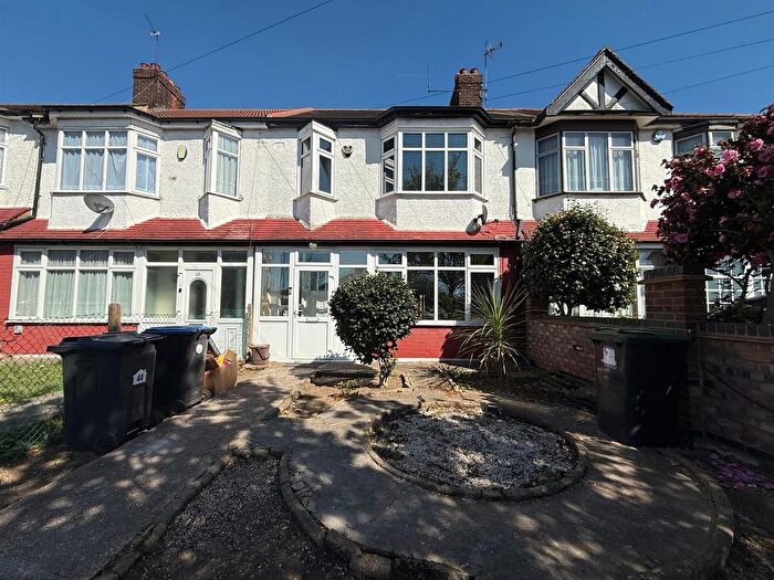 3 Bedroom Terraced House To Rent In Dorchester Avenue, London, N13