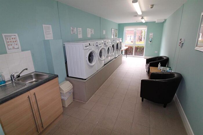 1 Bedroom Flat For Sale In Elliott Court, High Street North, Dunstable, LU6