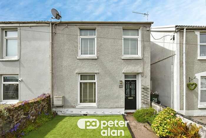 3 Bedroom End Of Terrace House For Sale In Brecon Road, Hirwaun, Aberdare, CF44