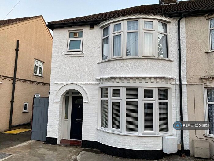 3 Bedroom Semi Detached House To Rent In Stockingstone Road, Luton, LU2