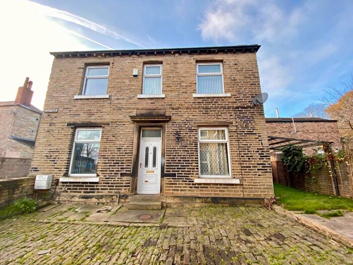 3 Bedroom Detached House To Rent In East View, Marsh, Huddersfield, HD1