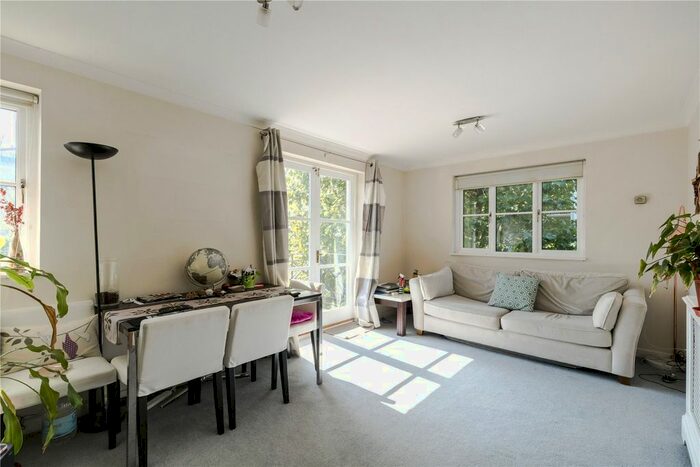 1 Bedroom Flat To Rent In Brompton Park Crescent, Fulham Broadway, SW6