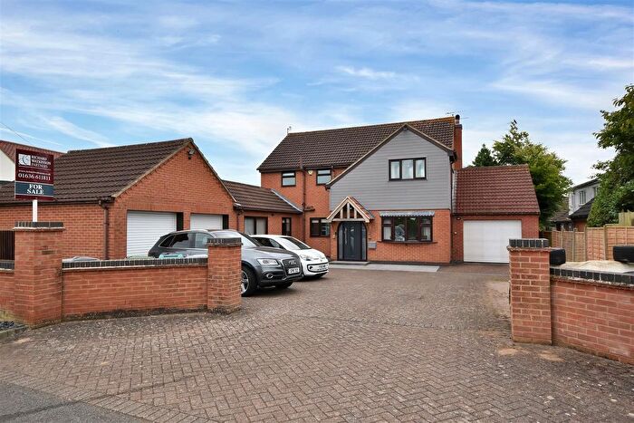 4 Bedroom Detached House For Sale In Main Street, North Muskham, Newark, NG23