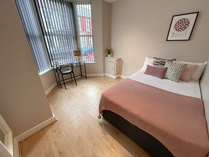 6 Bedroom Terraced House To Rent In Halsbury Road, L6