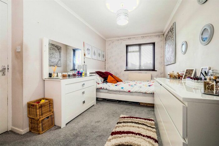 3 Bedroom End Of Terrace House For Sale In Tiptree Crescent, Clayhall, Ilford, Essex, IG5