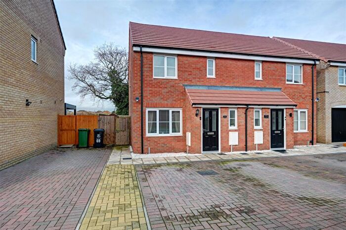 3 Bedroom Semi Detached House For Sale In Bellamy Drive, Bradwell, NR31