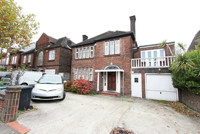 6 Bedroom Semi-Detached House For Sale In Green Lane, London, NW4